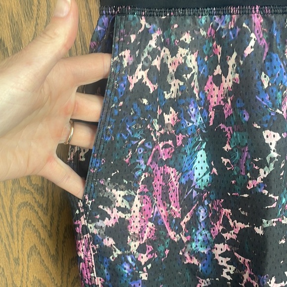 Colorful Abstract Print Lululemon Cropped Jogger Pants - Picture 5 of 5